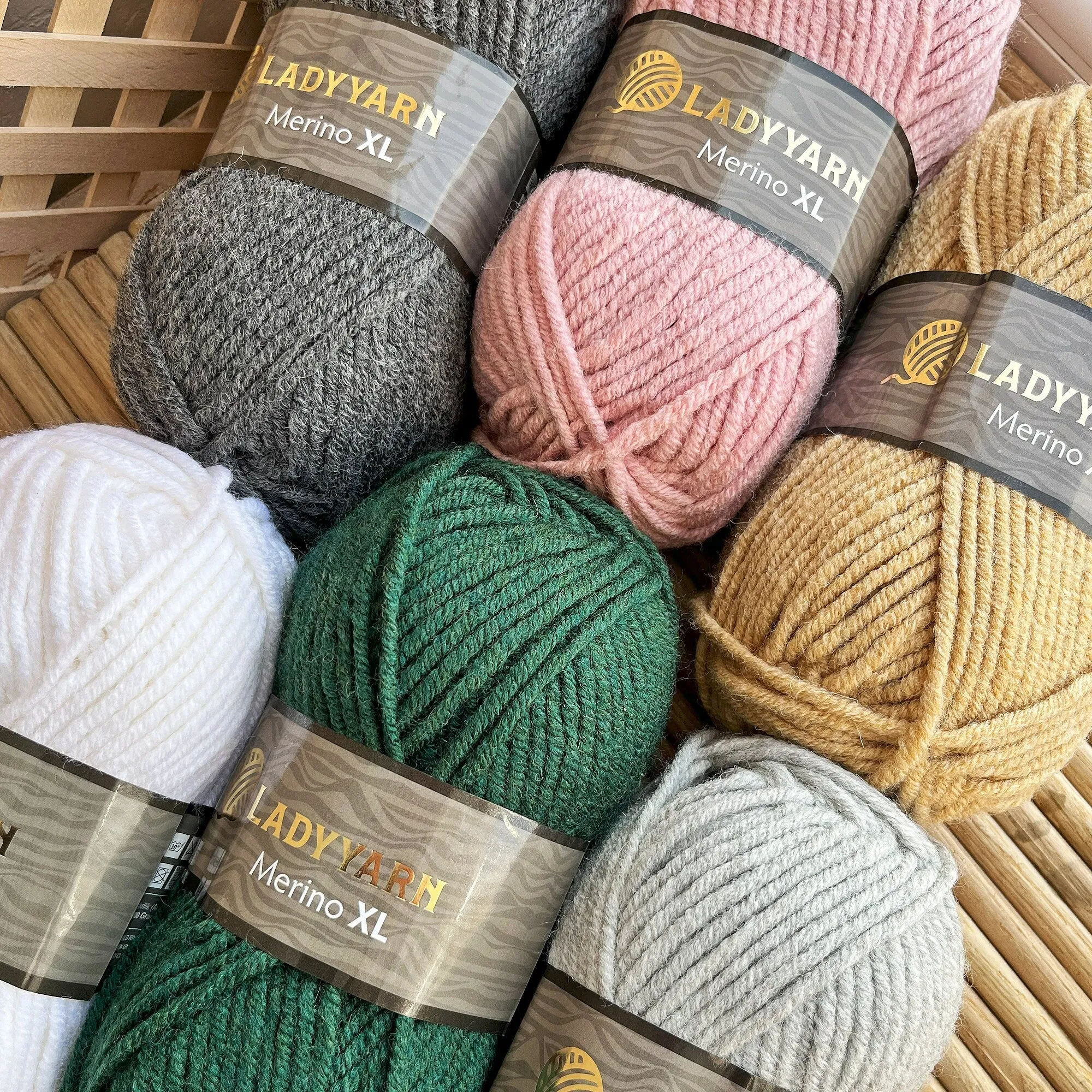 Lady Yarn, Wool Chunky Yarn, Colors 14, 3.5 oz / 109 yards